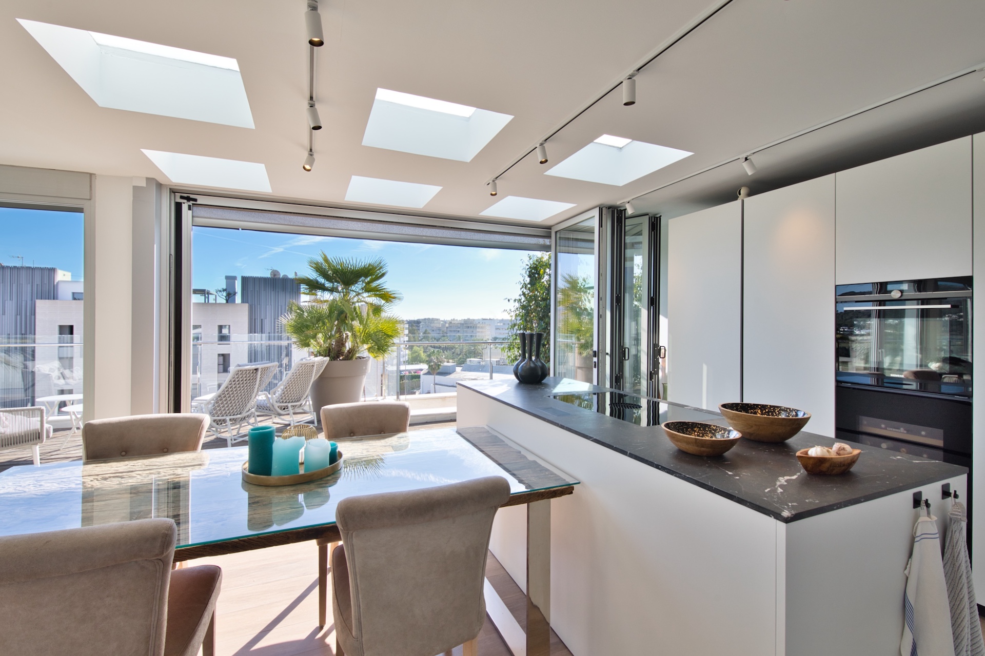 Resa Estates Ibiza te koop penthouse Marina botafoch for sale Ibiza kitchen table.jpeg